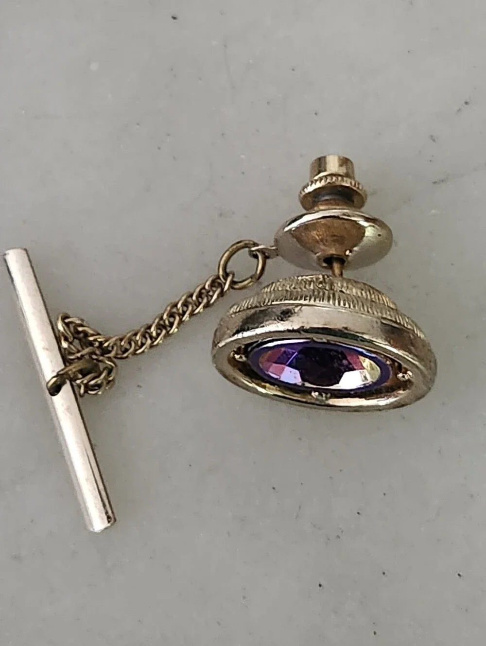 Vtg Art Deco Gold-Tone Tie Tack with Iridescent Purple-Pink Stone